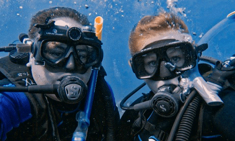 Two scuba divers underwater. REW Computing offers eDiscovery support for Newmarket, Toronto, the GTA, and Ontario, Canada.